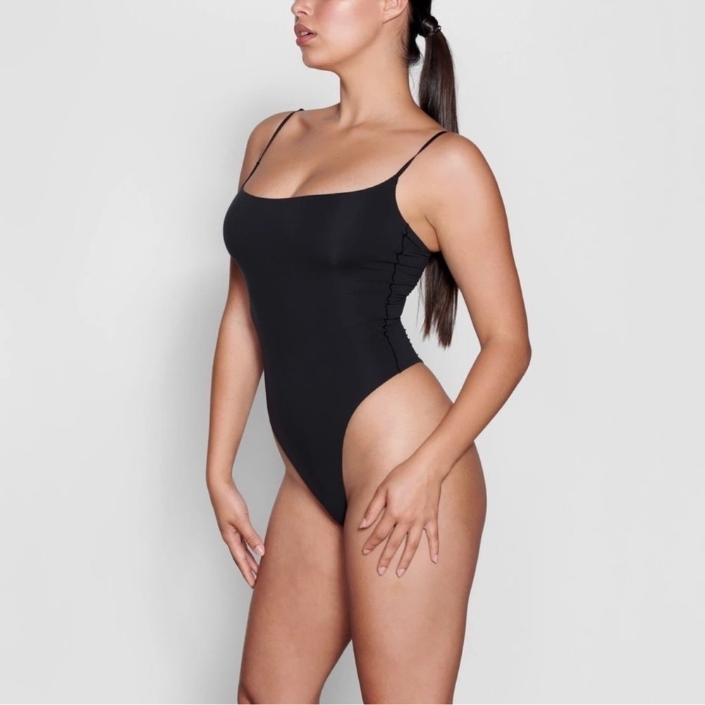 SKIMS Fits Everybody (G21) LARGE Cami Thong Bodysuit in Onyx NWT